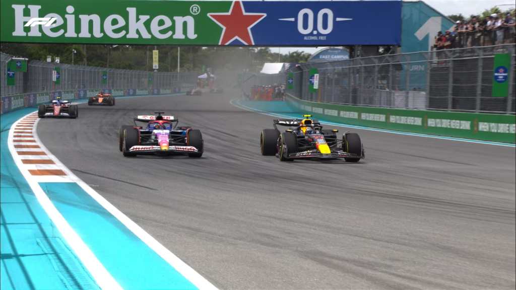 Il messicano consolida un podio firmato Red Bull, rilanciando la sfida in ottica qualifiche.