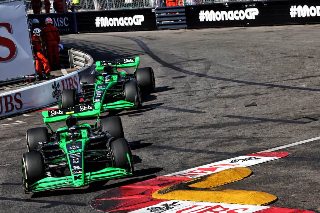 Valtteri Bottas, pilota finlandese della Sauber, molto probabilmente non correrà in F1 la prossima stagione, visti i molti rookie che scalpitano. Stessa sorte potrebbe toccare al compagno di squadra, Zhou.