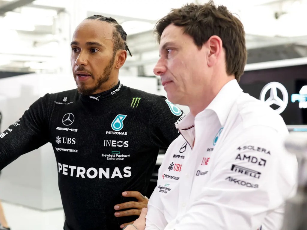 Lewis Hamilton a colloquio con Toto Wolff
