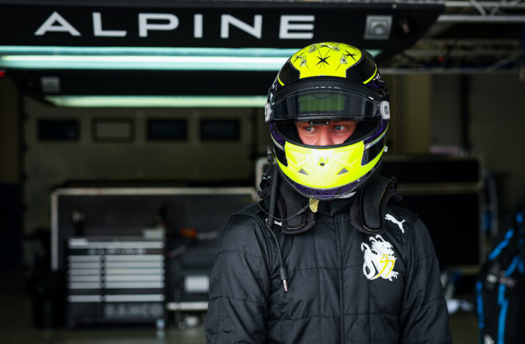 Il futuro di Mick Schumacher potrebbe essere ancora in Formula 1. Secondo quanto riportato dalla testata tedesca F1-Insider, il figlio d'arte potrebbe accasarsi in Alpine.