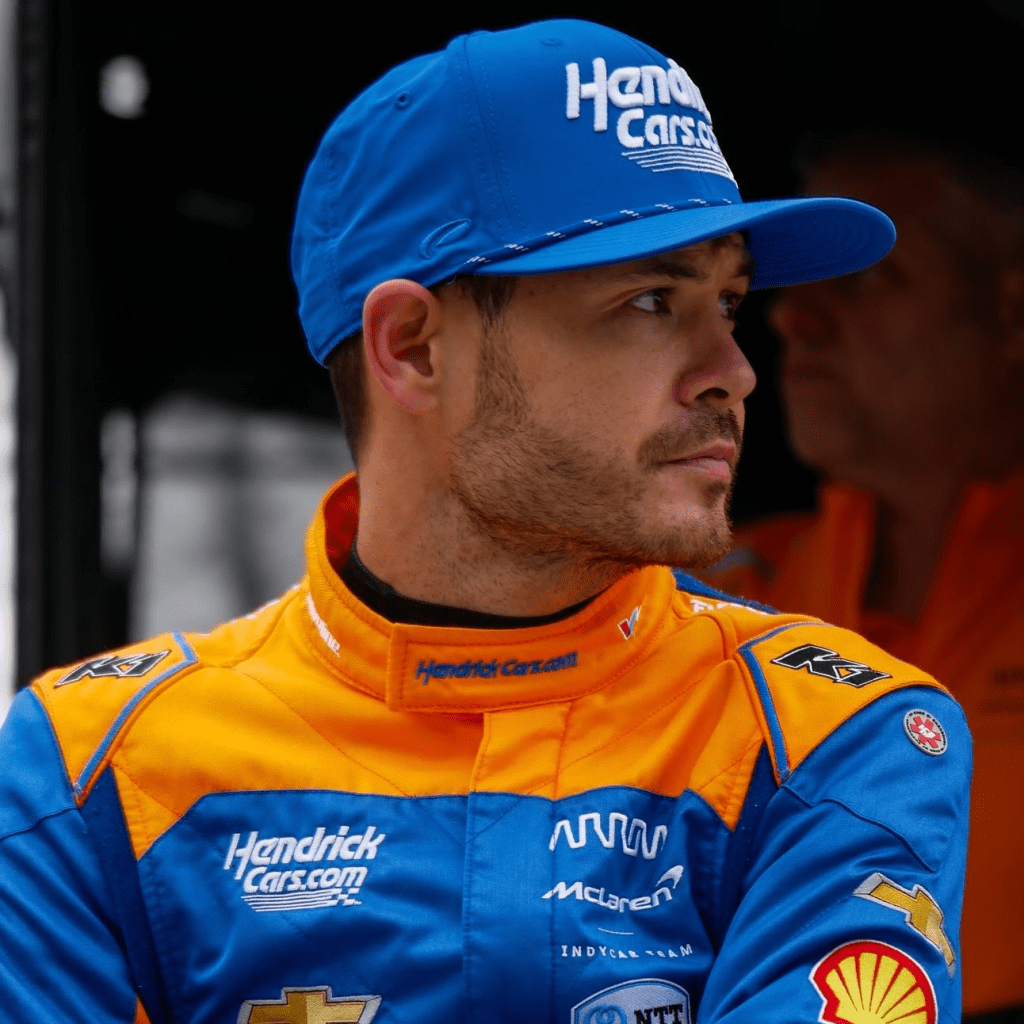 La domenica della gara Kyle Larson entrerà nella piccola cerchia di chi ha provato a fare il cosiddetto Double Duty. Ce la farà?