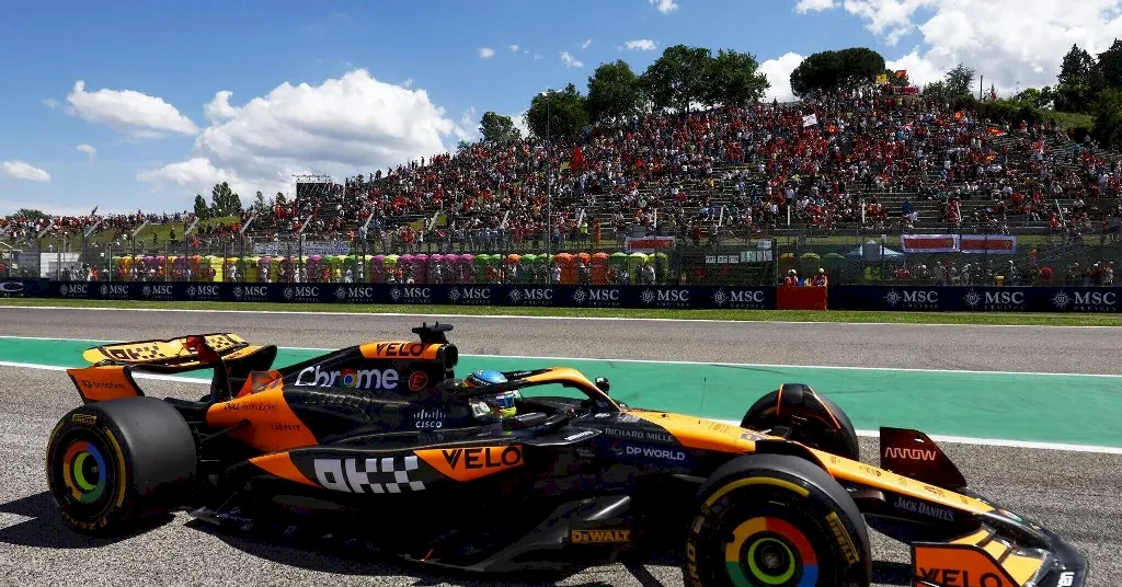 Ad Imola Piastri ottiene il quarto posto, dopo una prima parte dietro a Sainz. L'australiano spiega che la penalità di ieri è stata decisiva.