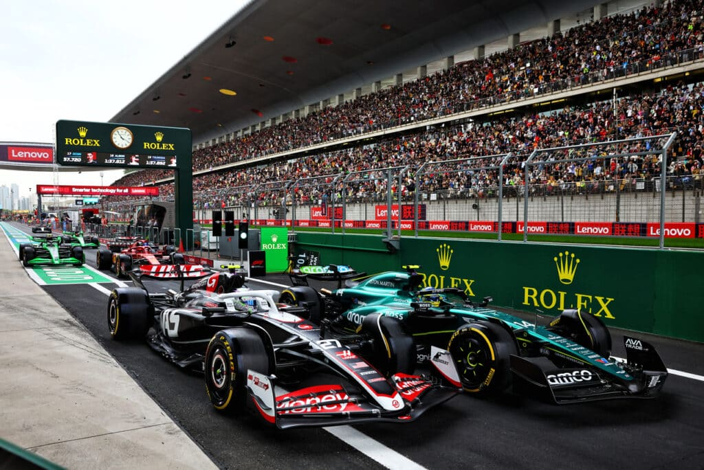 Tim Milne e Lewis Butler, due ingegneri, hanno inviato una proposta alla Formula 1 e alla FIA per consentire l'arrivo in griglia di nuovi team. L'idea consiste nel dare la possibilità a tre squadre di correre part-time, cioè non in tutti i GP e solo nei circuiti che possono ospitare complessivamente 26 vetture.
