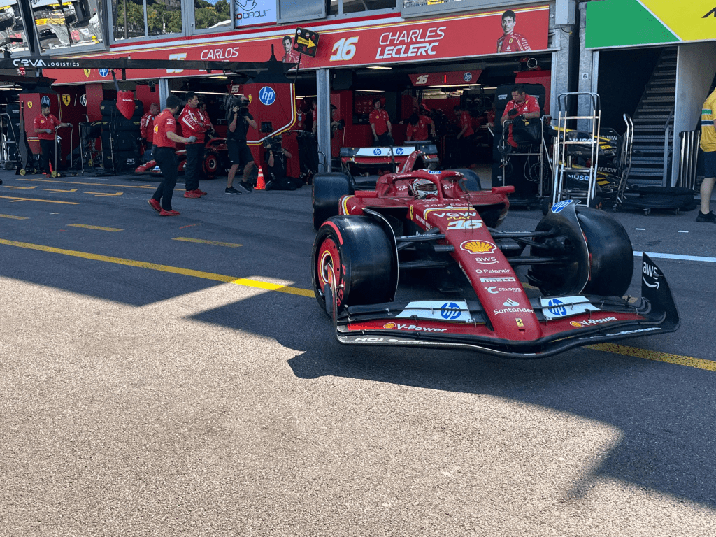 Charles Leclerc ha superato uno spavento relativo al propulsore prima di conquistare la pole position per il Gran Premio di Monaco. Il pilota monegasco ha confermato, dopo essersi assicurato la pole position, che la Ferrari ha deciso di cambiare il motore della sua vettura poco prima della sessione di qualifiche come misura precauzionale.