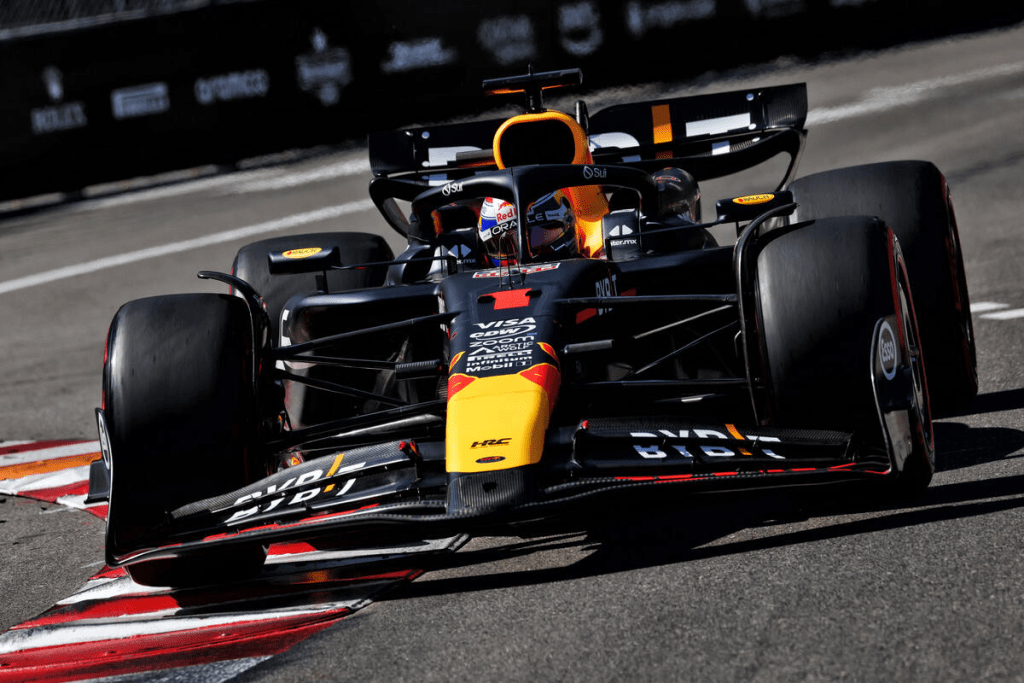 Jos Verstappen ha richiamato Red Bull dopo che la squadra ha faticato per il secondo fine settimana consecutivo.
