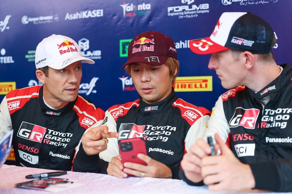 sebastien ogier toyota gazoo r 1