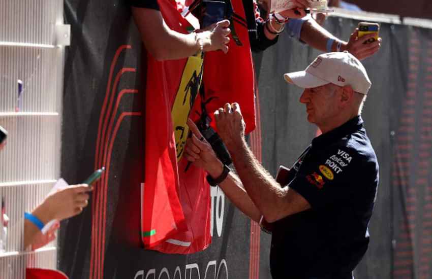 Newey avrebbe raggiunto un accordo con la Ferrari per i prossimi 3 anni. La trattativa sarebbe stata guidata da Eddie Jordan, personale amico nonché manager del genio britannico.