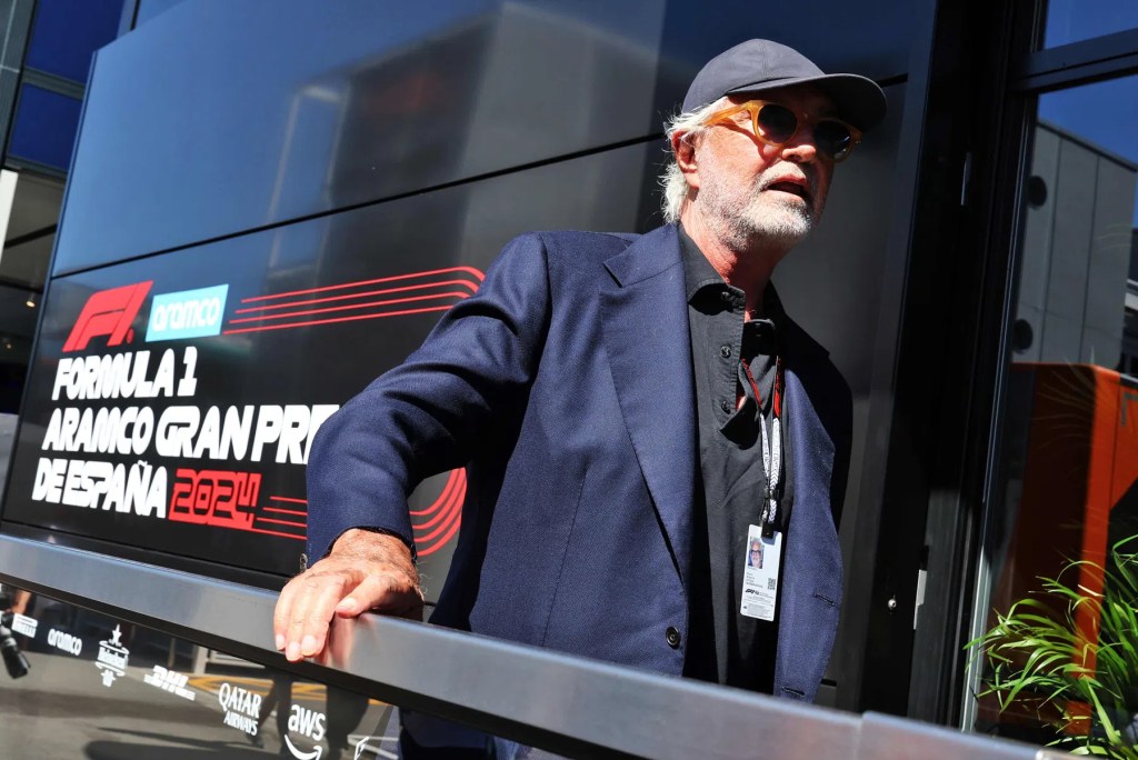 Flavio Briatore al GP di Spagna, interesse Alpine per Sainz 2025