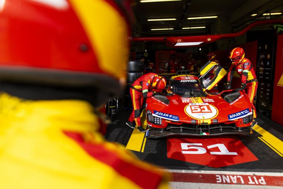 Dopo le qualifiche è arrivata la notizia che le Ferrari #51 e #83 sono state penalizzate. Entrambe dovranno scontare 10'' nel primo pit stop