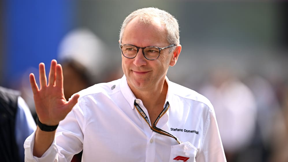 Stefano Domenicali, CEO della Formula 1, ha condiviso una visione sorprendente per il futuro delle regolamentazioni dei motori del campionato, dichiarando che le nuove normative sui motori ibride per il 2026 potrebbero essere le ultime a richiedere unità di potenza ibride. 