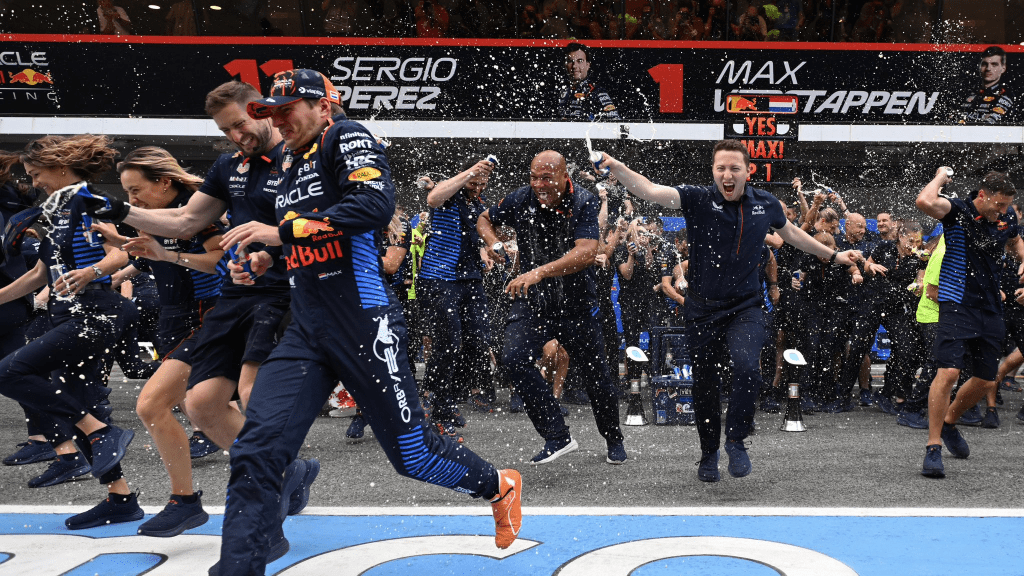 Max Verstappen ha vinto il Gran Premio di Spagna, pur non avendo la vettura più veloce. Dimostrando ancora una volta che, al momento, nessuno riesce a fare la differenza come lui.
