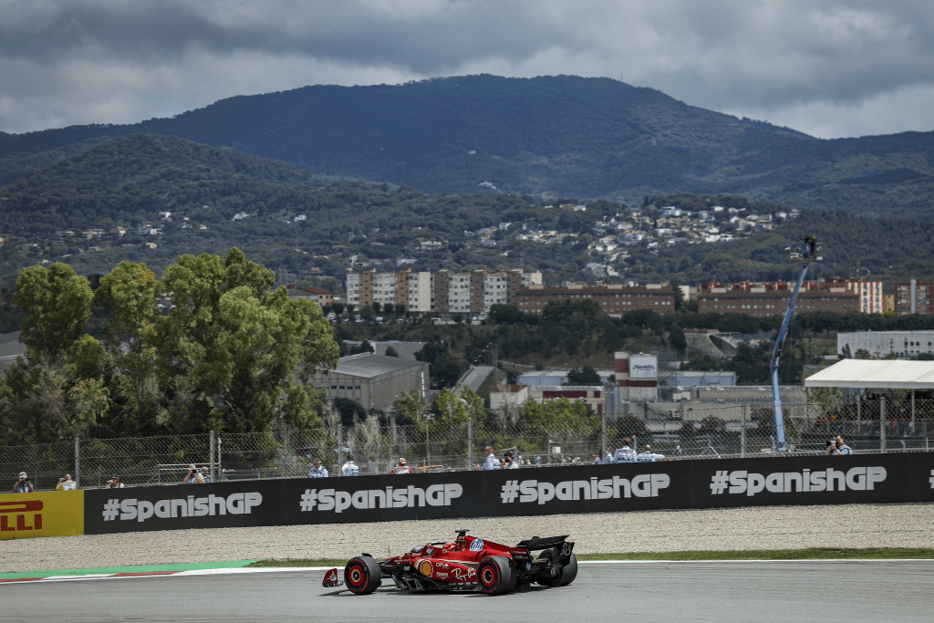 Roberto Chinchero ha analizzato in modo critico le prestazioni della Ferrari al Gran Premio di Spagna a Barcellona, sottolineando le sfide che il team di Maranello deve affrontare per tornare competitiva in questa stagione.