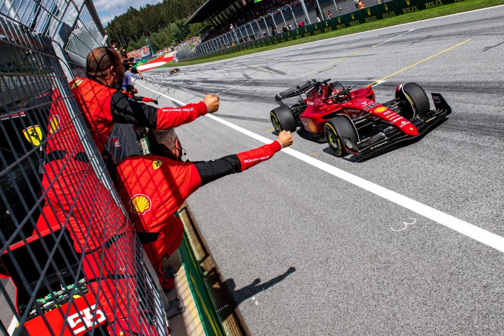 Back to back, e la Formula 1 torna subito in pista. Lo fa in Austria, al Red Bull Ring. A casa della Red Bull. Cosa aspettarsi da questo weekend dai quattro top team?