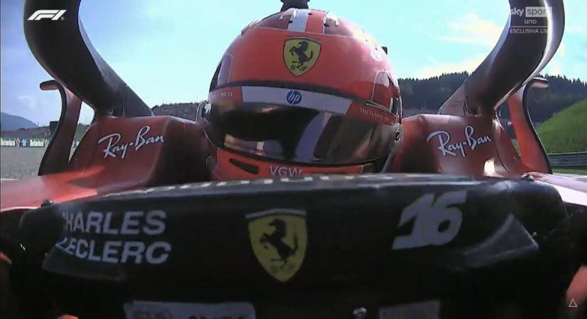 Charles Leclerc, pilota della Ferrari, ha riflettuto con onestà e autocritica sulla sua performance durante le qualifiche del Gran Premio d'Austria. Intervistato da Sky Sport F1, il monegasco ha spiegato i dettagli della sua sessione, ammettendo di aver commesso errori cruciali che hanno compromesso il suo risultato finale.