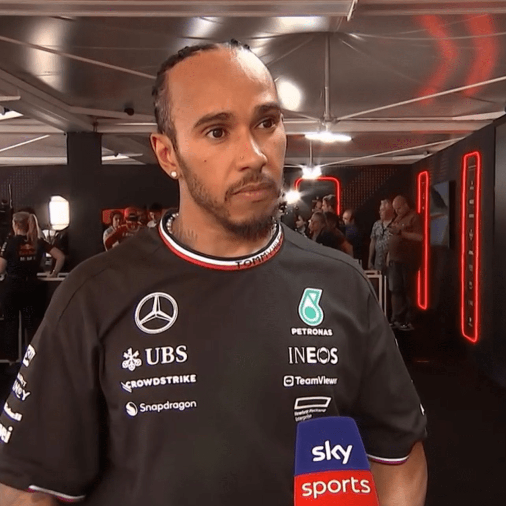 Una P4 che non soddisfa a pieno Sir Lewis Hamilton, per l'ennesima volta dietro al proprio compagno di scuderia e con problemi alla vettura. 