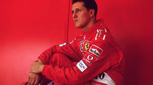 Due uomini sono stati arrestati per un presunto complotto volto a ricattare la famiglia di Michael Schumacher per milioni di euro.