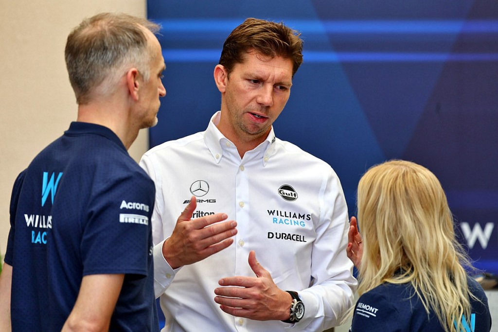 James Vowles, team principal della Williams, propone di rivoluzionare il format dei weekend di Formula 1 eliminando il venerdì e concentrando l’azione in pista solo tra sabato e domenica, con l’obiettivo di ridurre la stanchezza e aumentare l’incertezza.