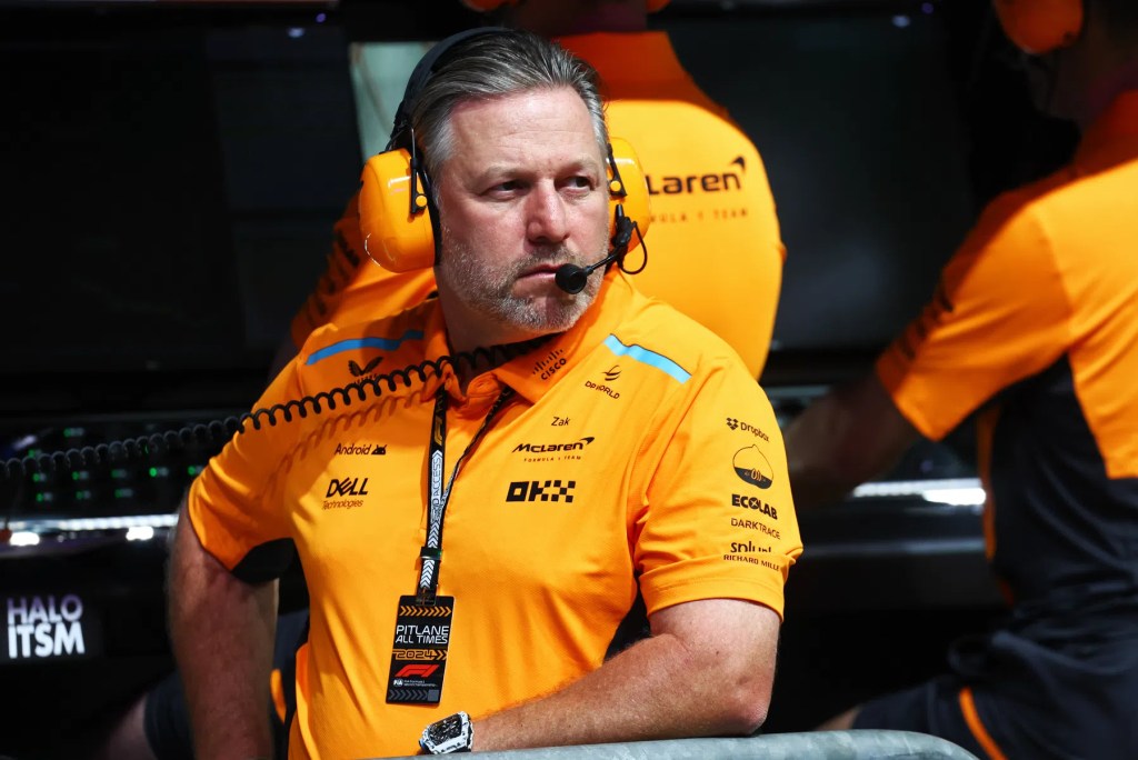 Zak brown al muretto della McLaren