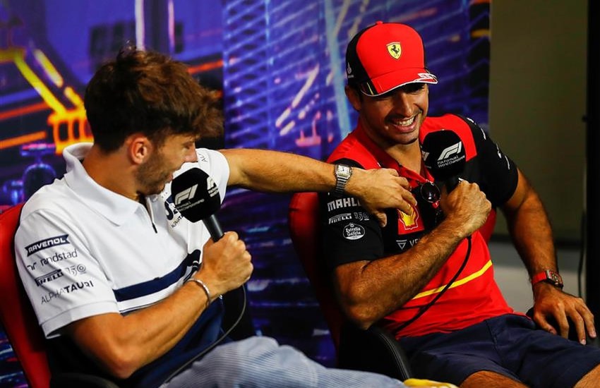Carlos Sainz and Pierre Gasly in Singapore.v1