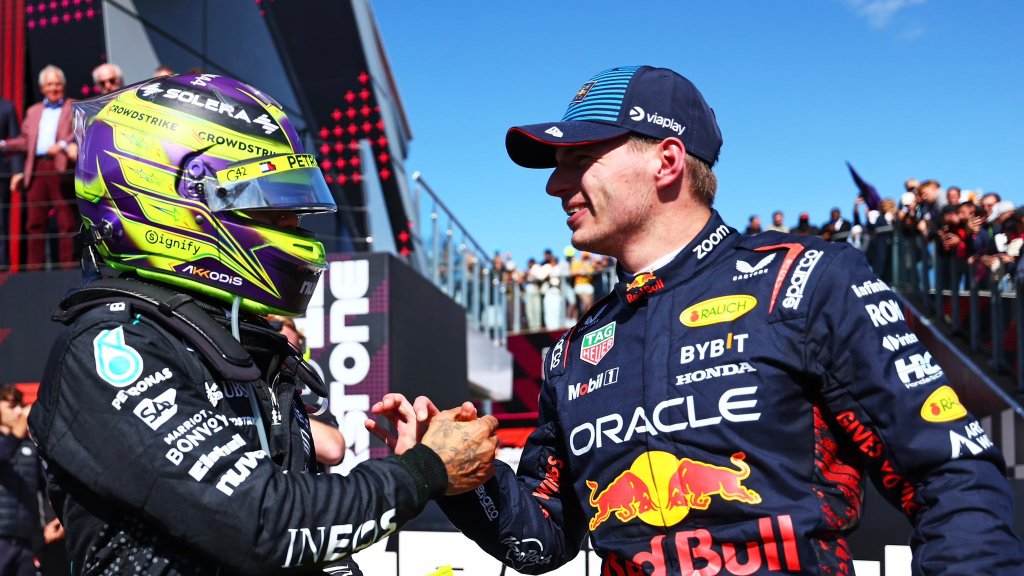 Verstappen ed Hamilton dopo la gara a Silverstone