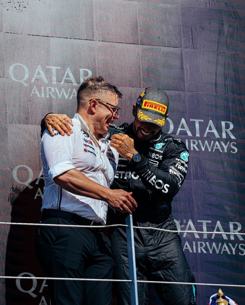 Lewis Hamilton ci ha regalato qualcosa di indescrivibile. Una gara densa di emozioni, poesia e grandezza che solo il Re poteva darci. 