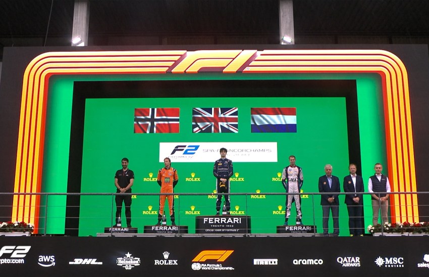Il podio della Sprint Race F2 a Spa, con il vincitore Zak O'Sullivan, Dennis Hauger e Richard Verschoor