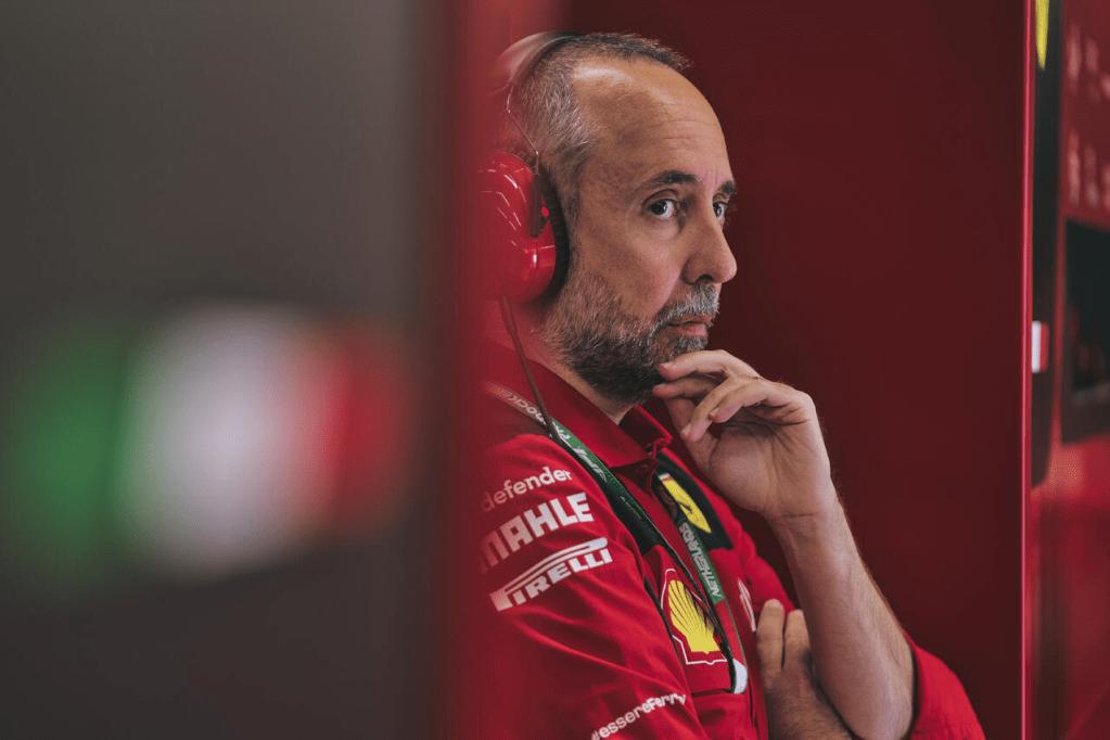 Helmut Marko commenta l'addio di Enrico Cardile dalla Ferrari e le possibili scelte di Adrian Newey, che presto dovrà prendere una decisione.