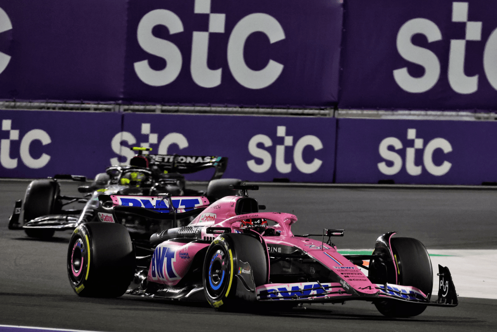 Nel mondo della Formula 1 circolano voci secondo cui Alpine, nelle vesti di Renault, potrebbe cessare la produzione di motori quando entreranno in vigore le nuove normative nel 2026. Questo possibile cambiamento potrebbe avere un impatto significativo sulla griglia di partenza e sulle dinamiche tra i team fornitori di motori.