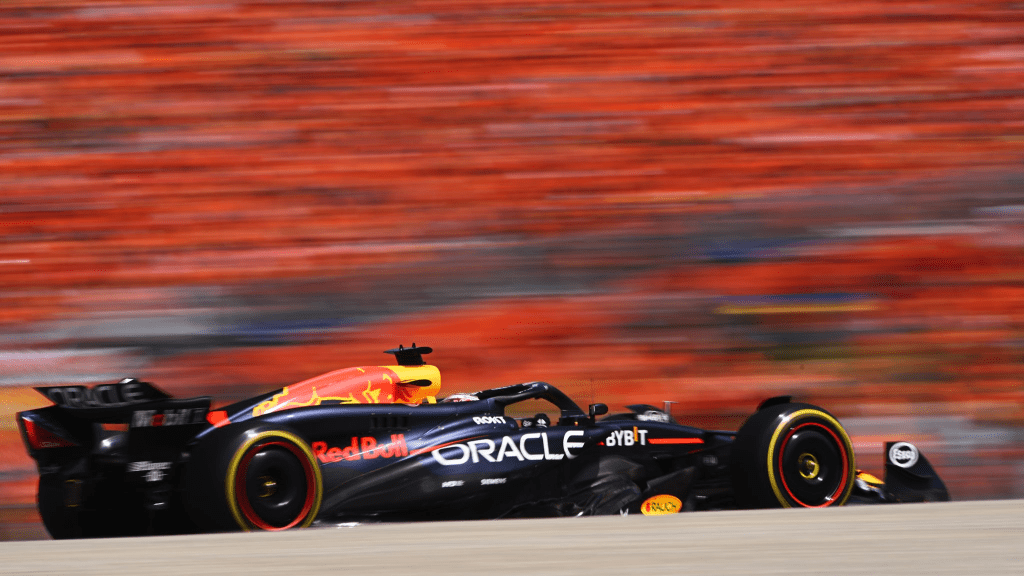 Max Verstappen sembrava destinato alla vittoria al Gran Premio d'Austria prima di essere messo sotto pressione da Lando Norris. Tuttavia, l'olandese ha insinuato che ci fosse qualcosa di "strano" con la sua Red Bull prima dello scontro con Norris.