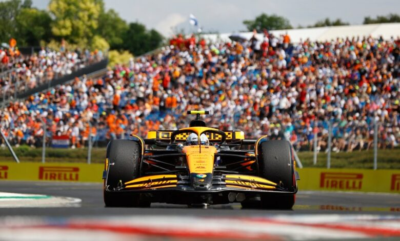 Lando Norris ha mancato la sua seconda vittoria in carriera in F1, dopo che la McLaren ha imposto un ordine di scuderia nelle fasi finali della gara per scambiare posizioni con il compagno di squadra Oscar Piastri.