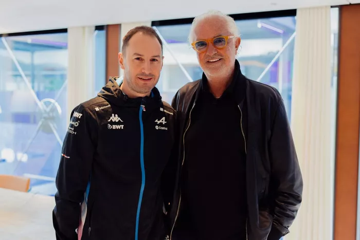 Alpine ha annunciato che Oliver Oakes, attuale capo di Hitech in Formula 2 e Formula 3, diventerà il suo team principal dopo la pausa estiva della Formula 1.
