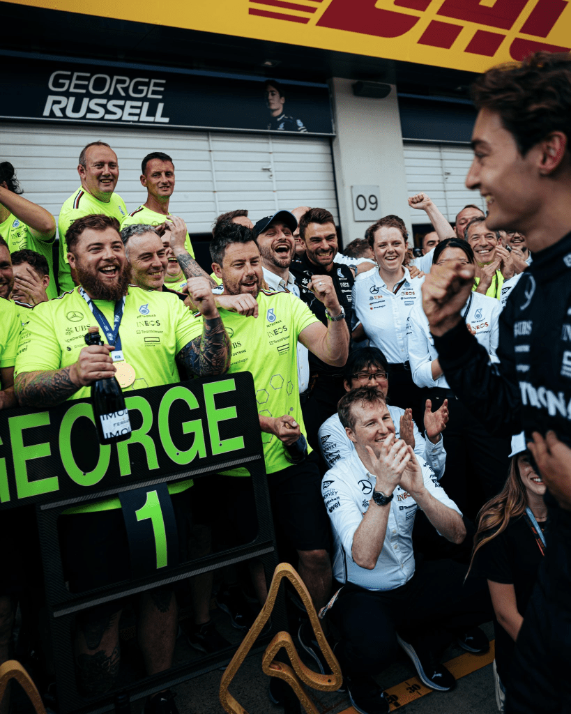 George Russell ha conquistato la sua seconda vittoria in carriera al Gran Premio d'Austria, ma il trionfo è stato segnato da un messaggio divertente di Toto Wolff in radio.