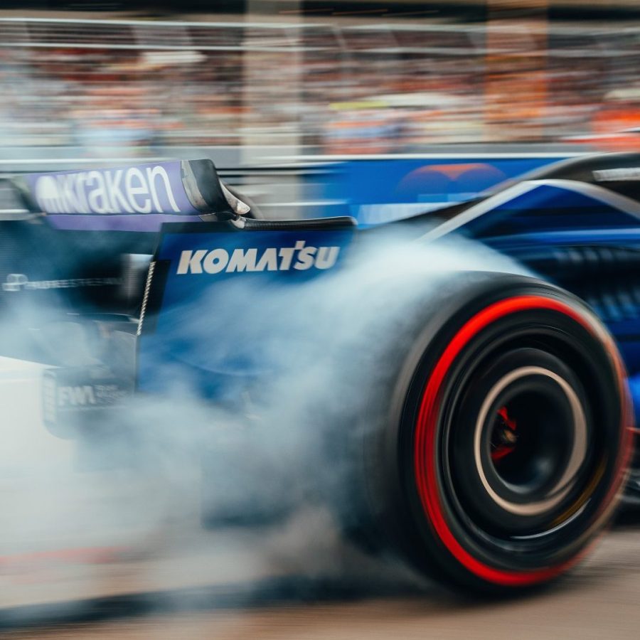 L'ex pilota di Formula 1, Marc Surer, ha valutato il passaggio di Sainz alla Williams come "un errore", se questo non fosse accompagnato da una clausola d'uscita.