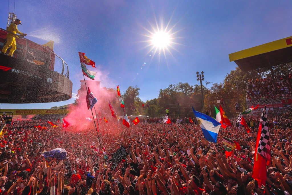 Il TP della Ferrari ha parlato del Gran Premio di Monza, anticipando l'arrivo di qualche aggiornamento. Le emozioni sono come sempre palpabili e Vasseur ha dichiarato che faranno il possibile per ottenere dei buoni risultati...