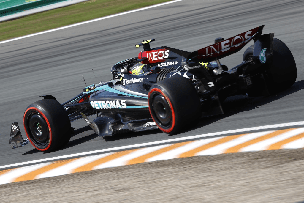 Al termine delle sessioni di prove libere del venerdì a Zandvoort, Lewis Hamilton ha espresso un certo ottimismo riguardo alle prestazioni della sua vettura, sottolineando i miglioramenti rispetto alla stagione precedente. 