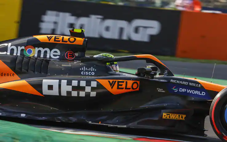 Lando Norris ha mostrato ottimismo dopo le prove libere di venerdì a Monza, nonostante qualche difficoltà iniziale. Il pilota britannico della McLaren ha sfiorato il tempo più veloce della sessione, stabilito da Lewis Hamilton, ma è convinto che il suo compagno di squadra, Oscar Piastri, avrebbe potuto fare ancora meglio se non avesse commesso un errore nell'ultimo settore del giro.