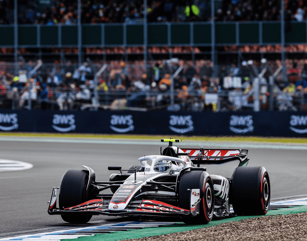 Nico Hulkenberg ha segnato 22 punti per Haas nei 14 round completati di questa stagione di Formula 1, credendo che la nuova "formula" del team sia stata fondamentale per il successo ottenuto finora. Il team si è stabilito al settimo posto nel campionato costruttori, grazie a una serie di cambiamenti significativi avvenuti durante la pausa tra le stagioni.