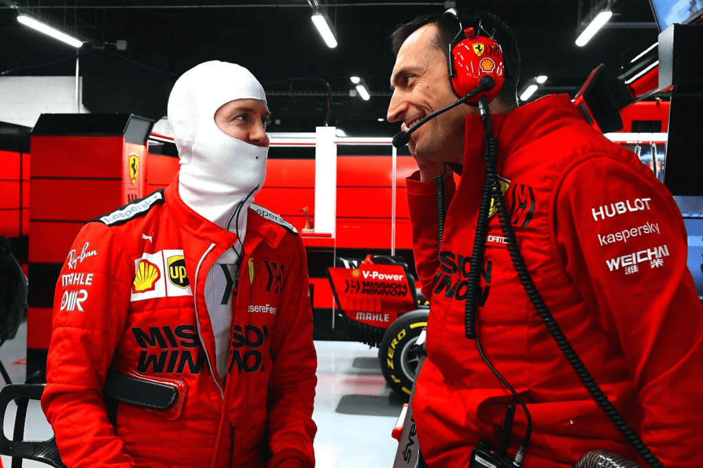 Peter Bonnington, l'ingegnere di pista che ha accompagnato Lewis Hamilton durante i suoi anni più gloriosi in Mercedes, rimarrà con la squadra di Brackley anche dopo il 2024. Bonnington, noto affettuosamente come "Bono", è stato promosso a capo dell'ingegneria di gara per Mercedes, un ruolo che assumerà con effetto immediato.