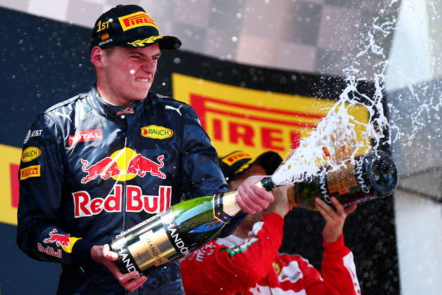 Max Verstappen è pronto a celebrare un traguardo significativo questo weekend, partecipando al suo 200º Gran Premio proprio davanti al pubblico di casa a Zandvoort, in occasione del Gran Premio d'Olanda. (QUI gli orari) Il giovane pilota olandese, che ha già conquistato tre titoli mondiali, diventerà il 24º pilota nella storia della Formula 1 a raggiungere questo numero di gare.