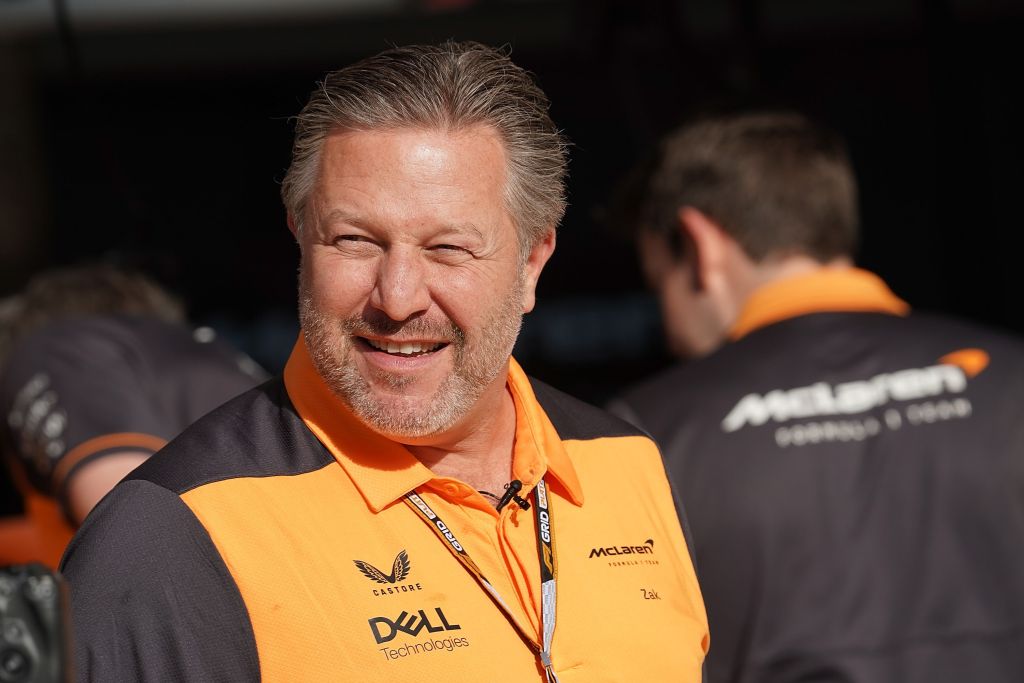 McLaren ha avviato una causa legale a Londra contro il pilota spagnolo Alex Palou, quattro volte campione IndyCar, chiedendo un risarcimento di circa 20 milioni di dollari per il mancato passaggio del pilota al team britannico, fallito tre anni fa. I legali di Palou, tuttavia, hanno dichiarato lunedì che il pilota non deve nulla a McLaren.