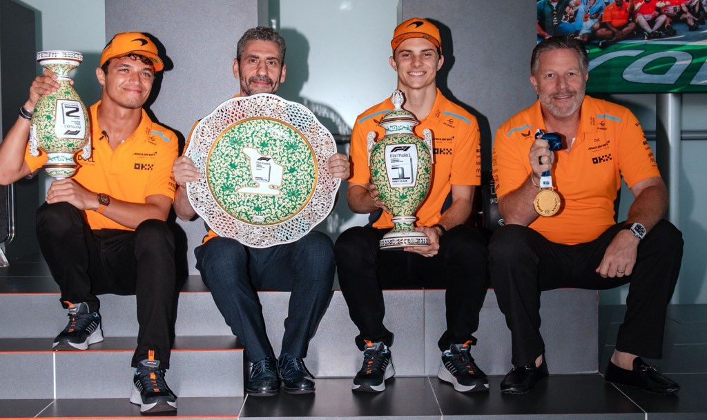 Zak Brown, Stella, Norris e Piastri 