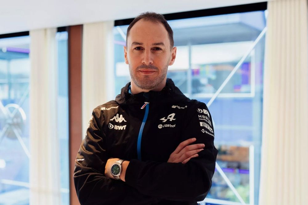 Flavio Briatore, che occuperà il ruolo di Team Principal dell'Alpine, ha negato le notizie riguardanti le dimissioni di Oakes che sono state riportate dai media. Le ragioni di questa scelta non riguardano lo scambio tra Doohan e Colapinto.