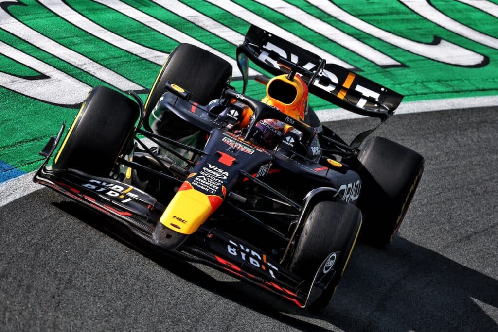 La F1 prova a rendere più dinamico il Gran Premio d’Olanda introducendo una novità che riguarda direttamente le strategie ai box. 