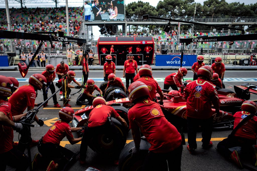 Il GP a Baku termina con l'incidente di Sainz e Perez e con una vittoria mancata di Leclerc. Vasseur si dice frustrato, il potenziale c'era, ma non sono riusciti a sfruttarlo bene...