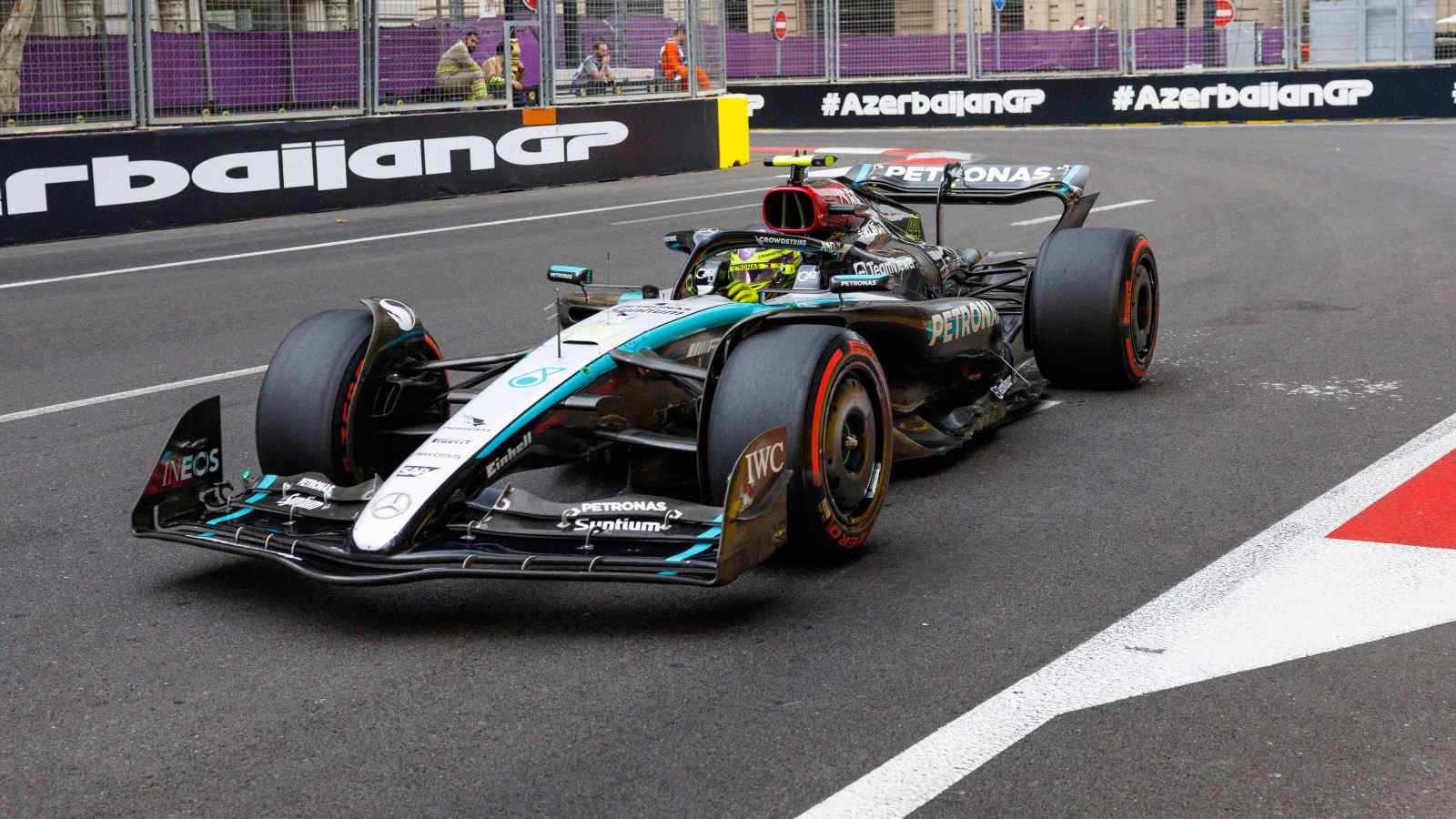 Fallito il tentativo di recuperare prestazioni a Baku, la nuova chiave verso il successo in casa Mercedes è il nuovo fondo che sarà presto disponibile.
