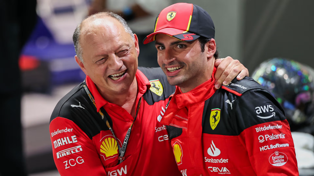 Fred Vasseur, team principal della Scuderia Ferrari, ha recentemente dichiarato che sarebbe pronto a firmare nuovamente con Carlos Sainz in futuro. 