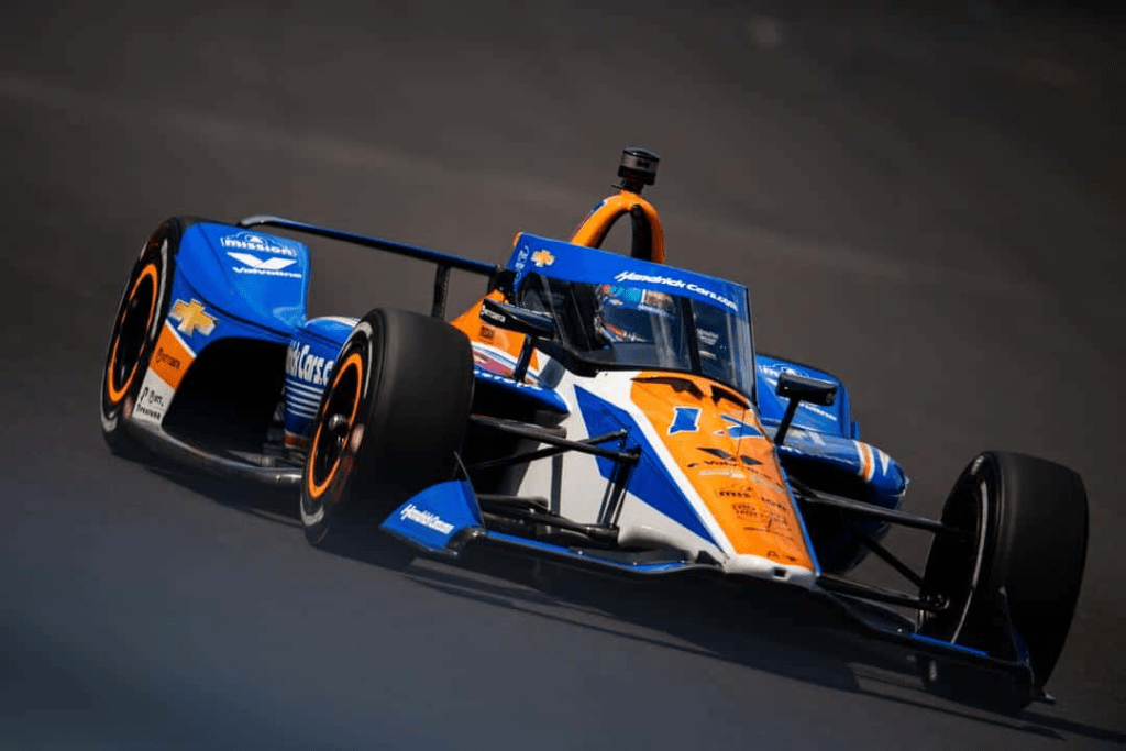 Kyle Larson, campione della NASCAR Cup Series 2021, riproverà nel 2025 a completare il prestigioso Double Duty, ovvero correre sia la 500 Miglia di Indianapolis che la Coca-Cola 600 a Charlotte nello stesso giorno.