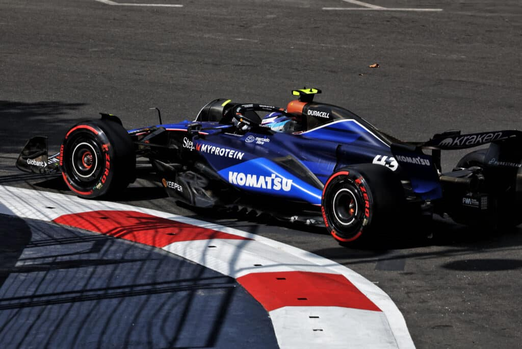 Alla seconda qualifica, Franco Colapinto sorprende sul circuito di Baku, ottenendo il nono posto, davanti al suo compagno di squadra.