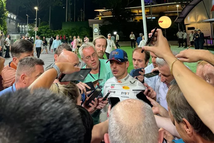 Max Verstappen al centro delle critiche. Ma i team principal Fred Vasseur e James Volwes difendono l'olandese. 