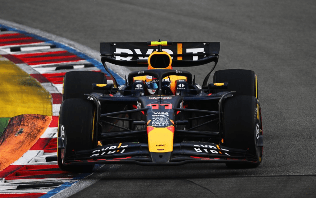 Sergio Perez sta vivendo una stagione 2024 di Formula 1 particolarmente complicata. Dopo un inizio promettente, le sue prestazioni sono drasticamente calate a partire dal Gran Premio di Miami, e il pilota messicano di Red Bull non è più riuscito a piazzarsi nella top 5. 